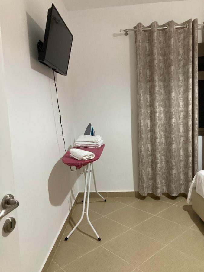 Eljos House *